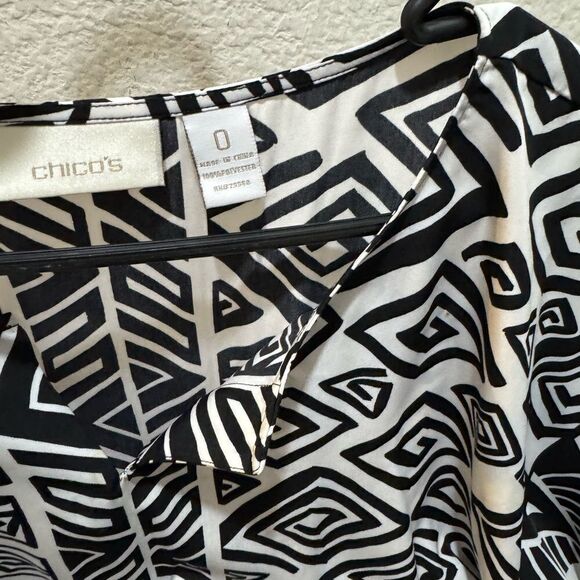 CHICOS size 0/ (6)black white oversize sleeved blouse with unique pattern - Picture 9 of 9